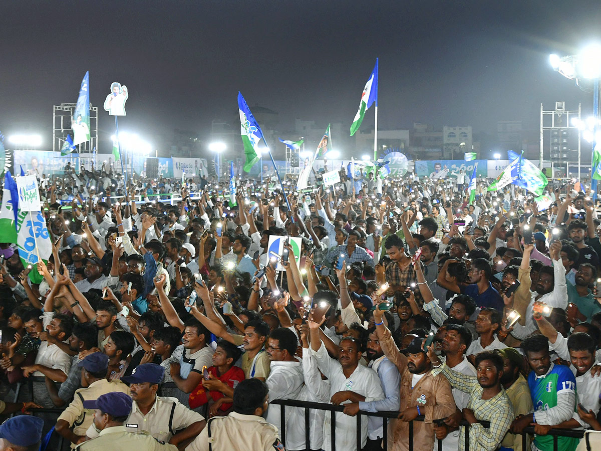 AP CM Y.S Jagan Mohan Reddy At Madanapalle Memantha Siddham Public Meeting Photos - Sakshi22