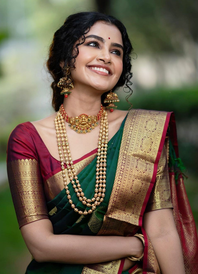 Anupama Parameswaran Amazing Saree Look - Sakshi7