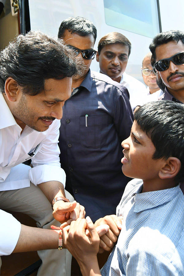 CM YS Jagan Memantha Siddham Bus Yatra Day 6 At Annamayya District Photos - Sakshi11