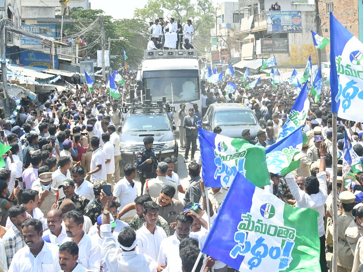 CM YS Jagan Memantha Siddham Bus Yatra Day 6 At Annamayya District Photos - Sakshi3