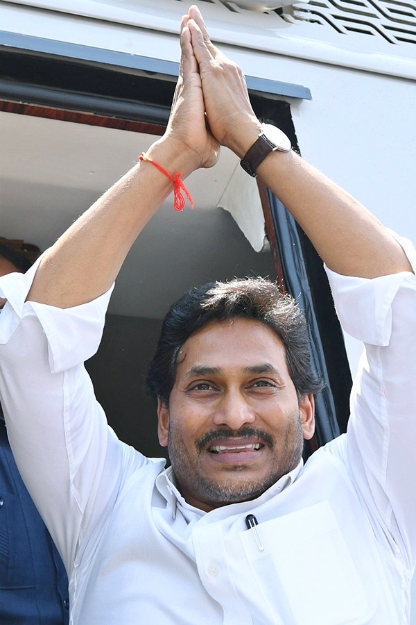 CM YS Jagan Memantha Siddham Bus Yatra Day 6 At Annamayya District Photos - Sakshi22