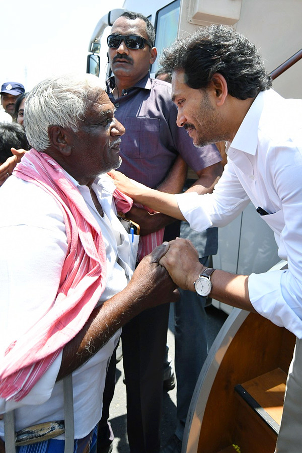 CM YS Jagan Memantha Siddham Bus Yatra Day 6 At Annamayya District Photos - Sakshi25