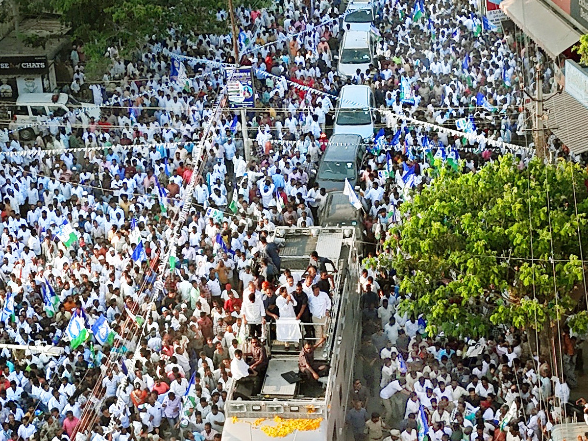 CM YS Jagan Memantha Siddham Bus Yatra Day 6 At Annamayya District Photos - Sakshi27