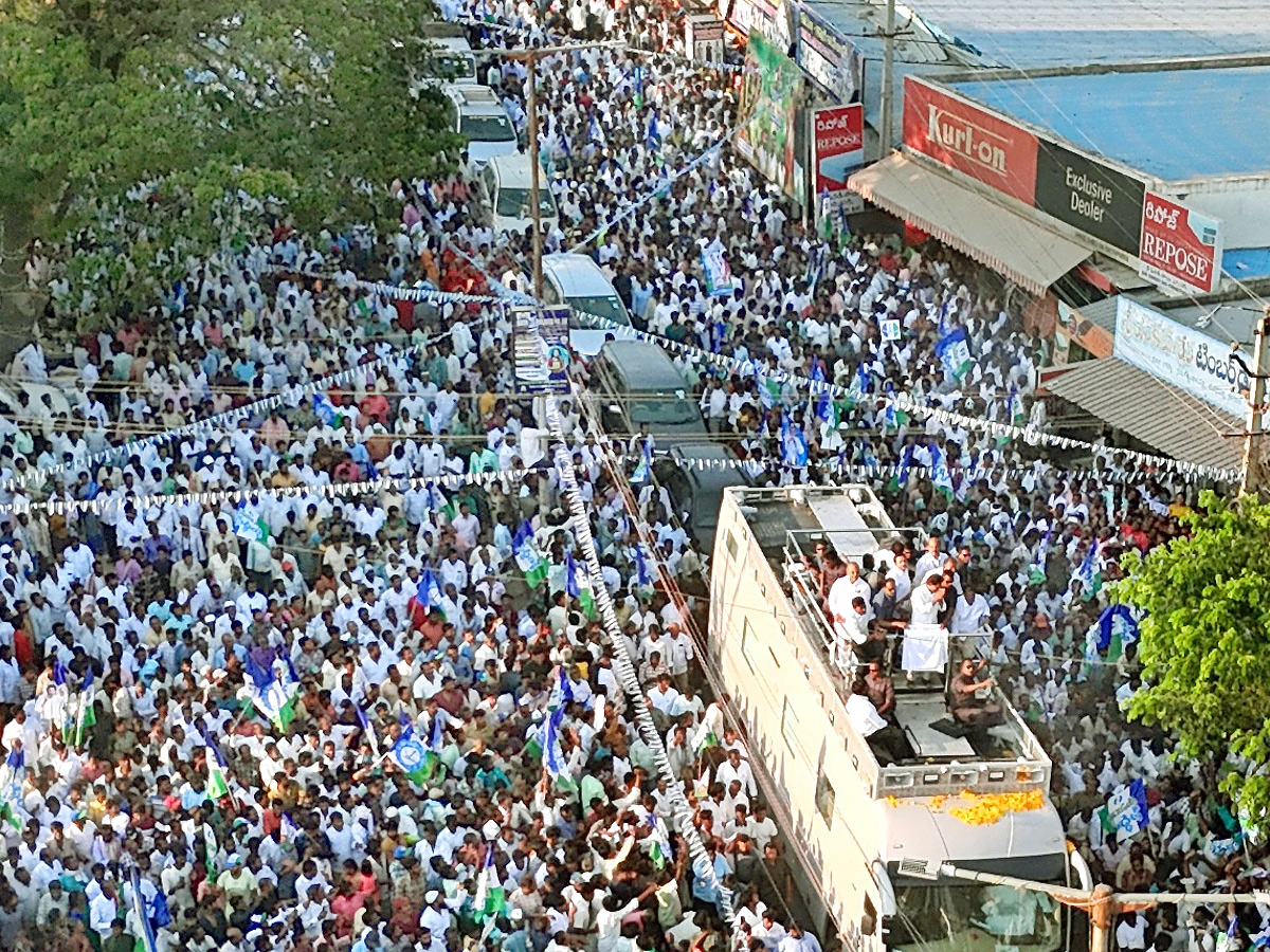 CM YS Jagan Memantha Siddham Bus Yatra Day 6 At Annamayya District Photos - Sakshi28