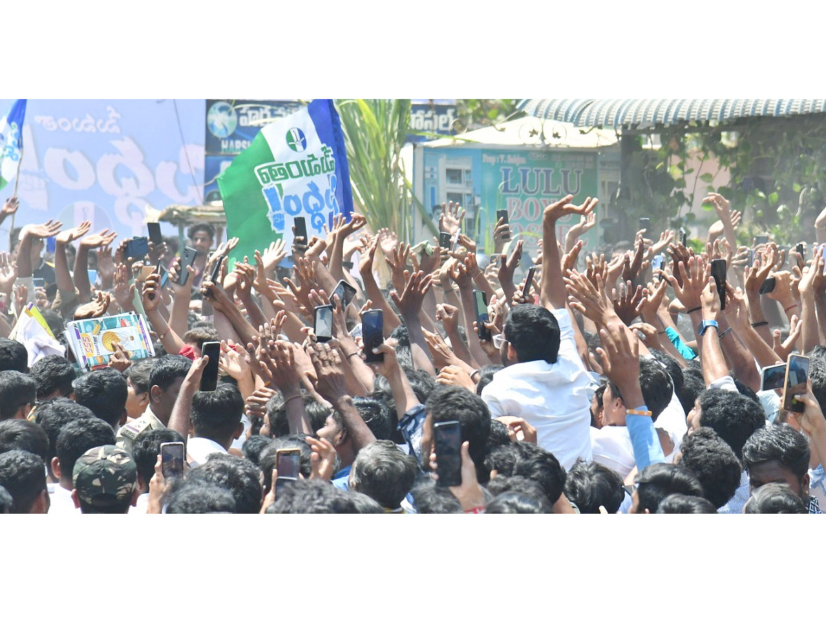 CM YS Jagan Memantha Siddham Bus Yatra Day 6 At Annamayya District Photos - Sakshi8