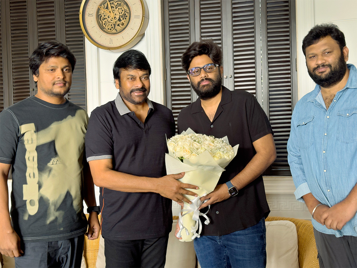 Chiranjeevi appreciates Tillu Square Photos - Sakshi5