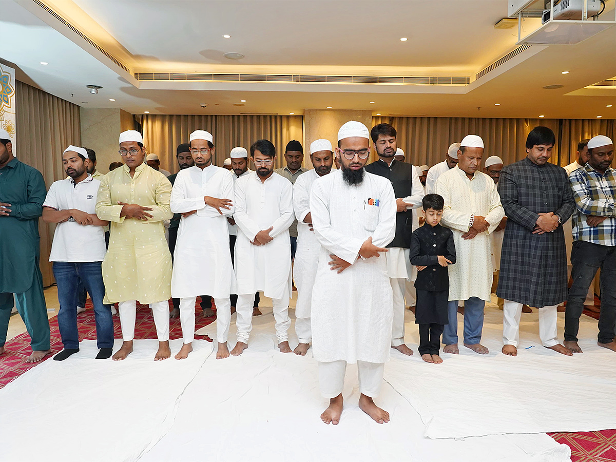 Lion Kiron Hosted iftar Party at Hotel Mercure Photos - Sakshi15