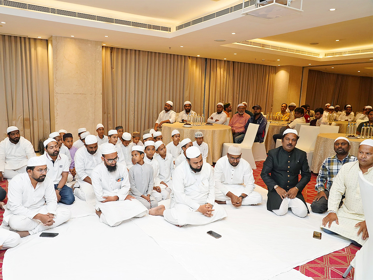 Lion Kiron Hosted iftar Party at Hotel Mercure Photos - Sakshi18