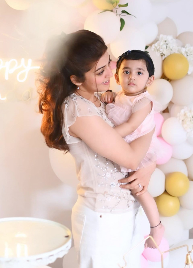 Tollywood Heroine Pranita Subhash And Her Daughter Photos - Sakshi12