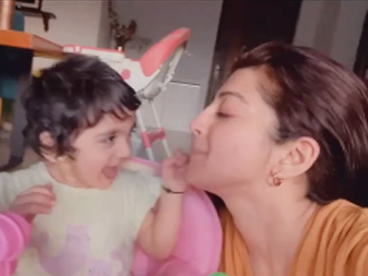 Tollywood Heroine Pranita Subhash And Her Daughter Photos - Sakshi16