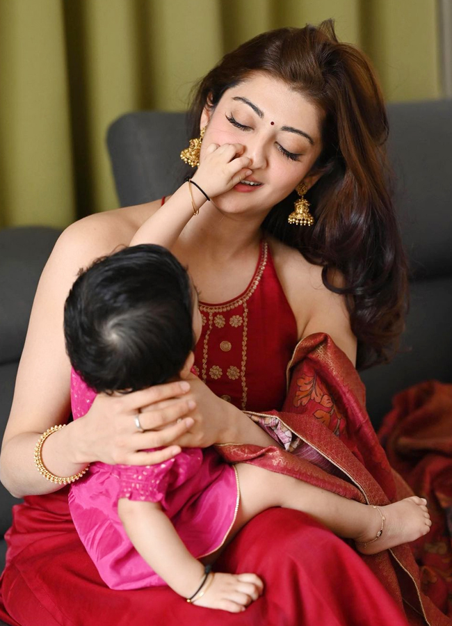 Tollywood Heroine Pranita Subhash And Her Daughter Photos - Sakshi19