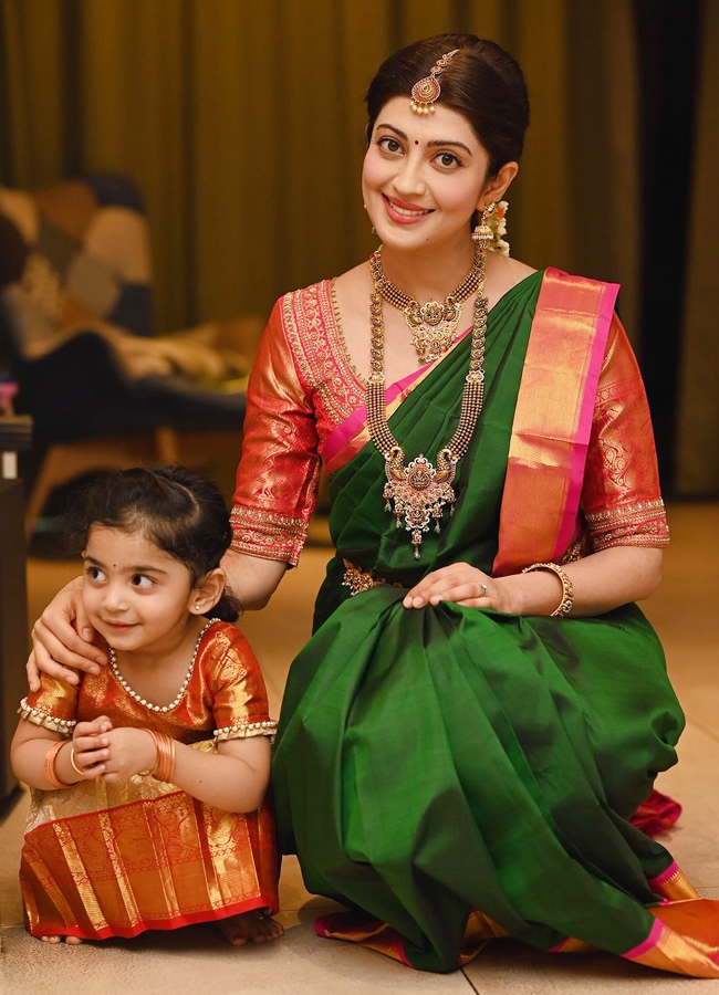 Tollywood Heroine Pranita Subhash And Her Daughter Photos - Sakshi5