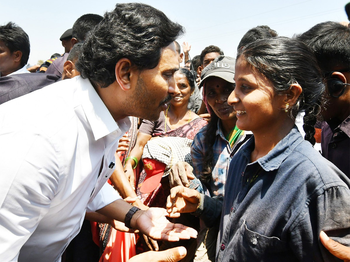 ys jagan mohan reddy Memantha Siddham 6Day at Annamayya District - Sakshi1