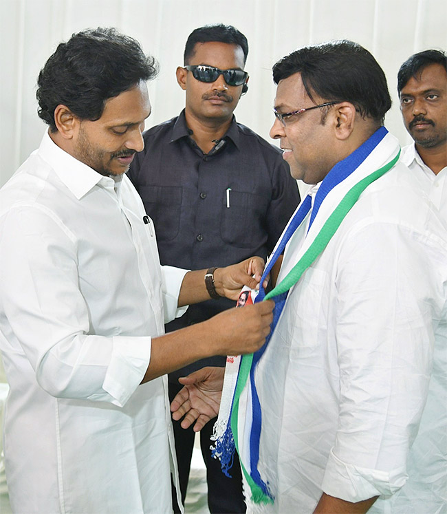 ys jagan mohan reddy Memantha Siddham 6Day at Annamayya District - Sakshi10