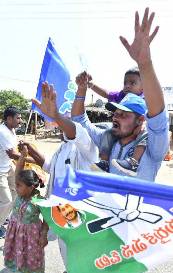 ys jagan mohan reddy Memantha Siddham 6Day at Annamayya District - Sakshi15