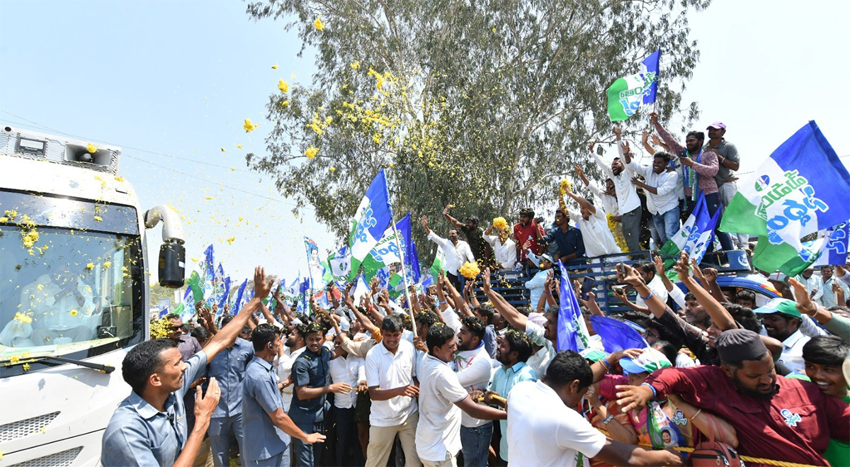 ys jagan mohan reddy Memantha Siddham 6Day at Annamayya District - Sakshi18