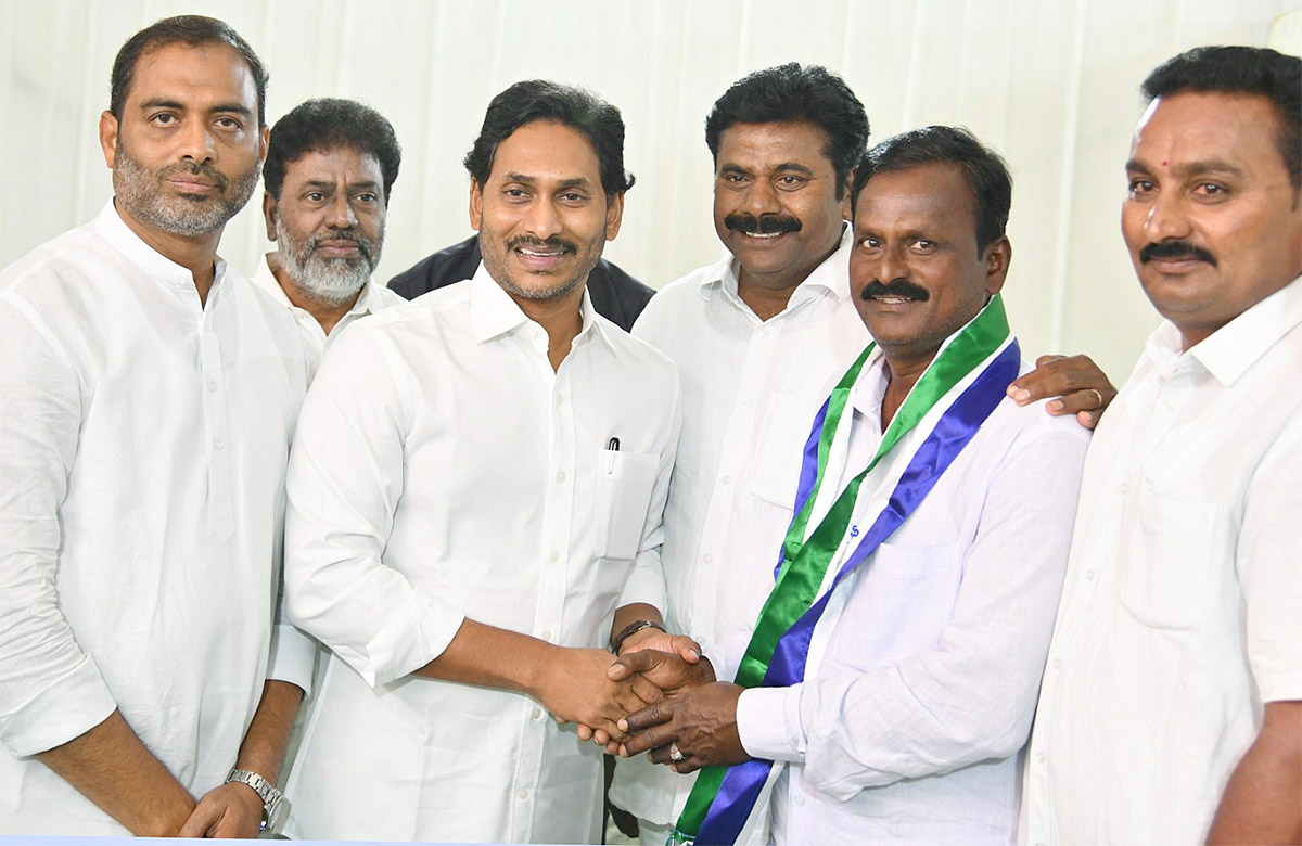 ys jagan mohan reddy Memantha Siddham 6Day at Annamayya District - Sakshi2