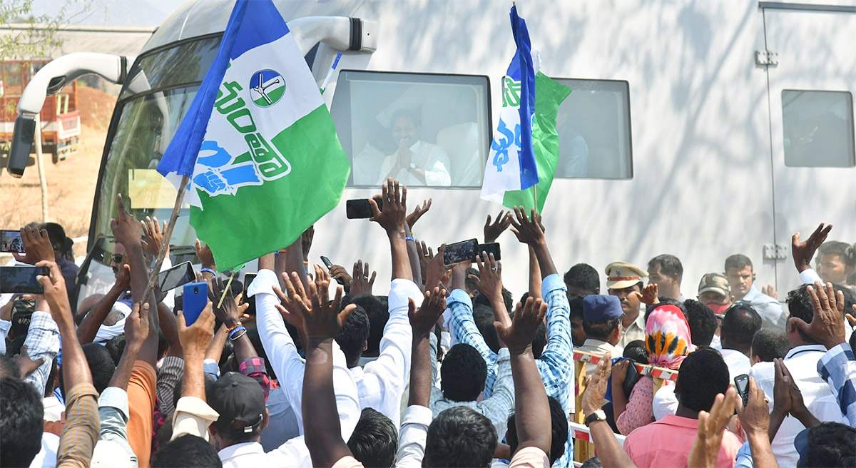 ys jagan mohan reddy Memantha Siddham 6Day at Annamayya District - Sakshi3