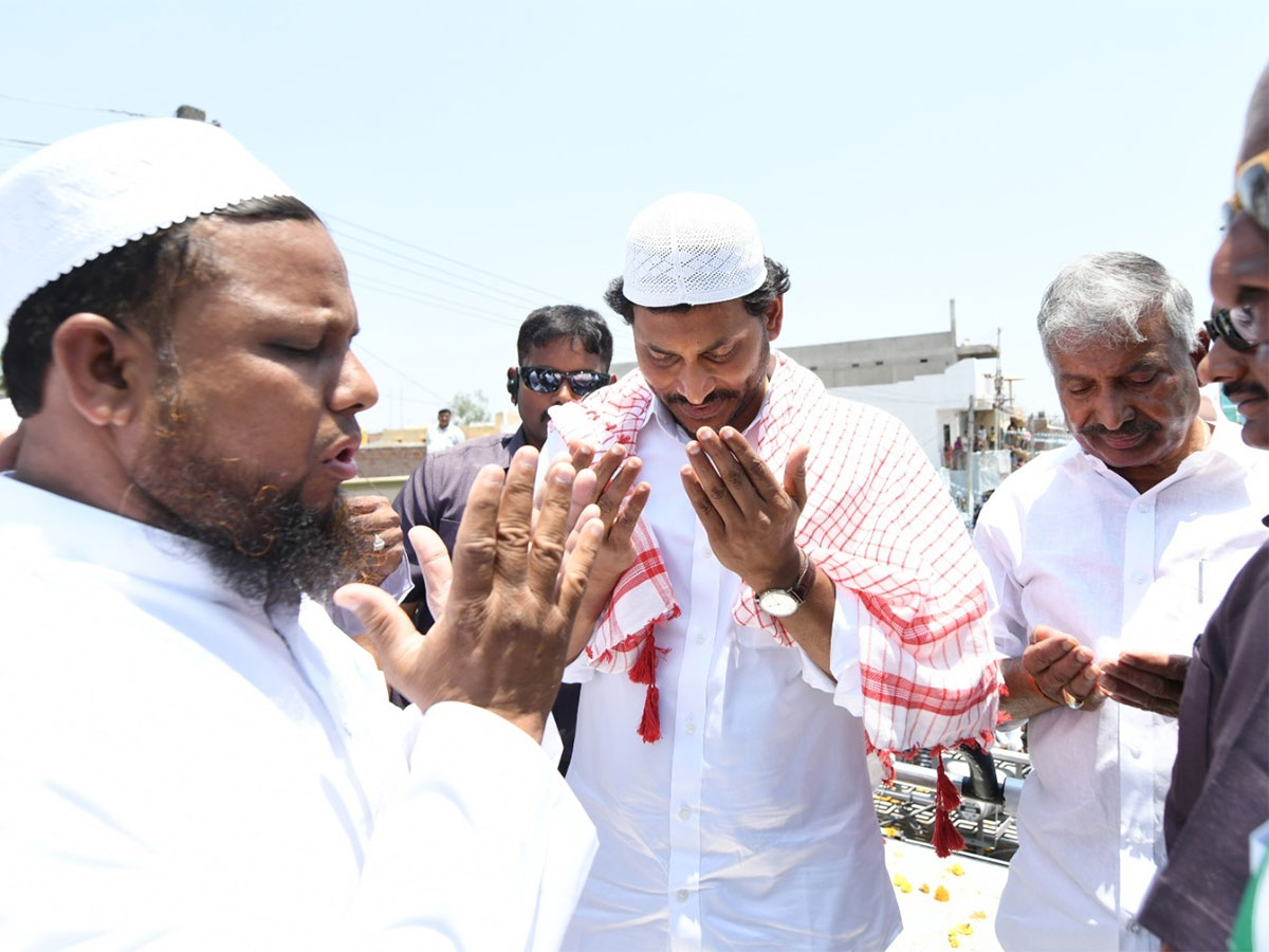 Chittoor: CM Jagan Memantha Siddham Bus Yatra Day 7 Photos - Sakshi41