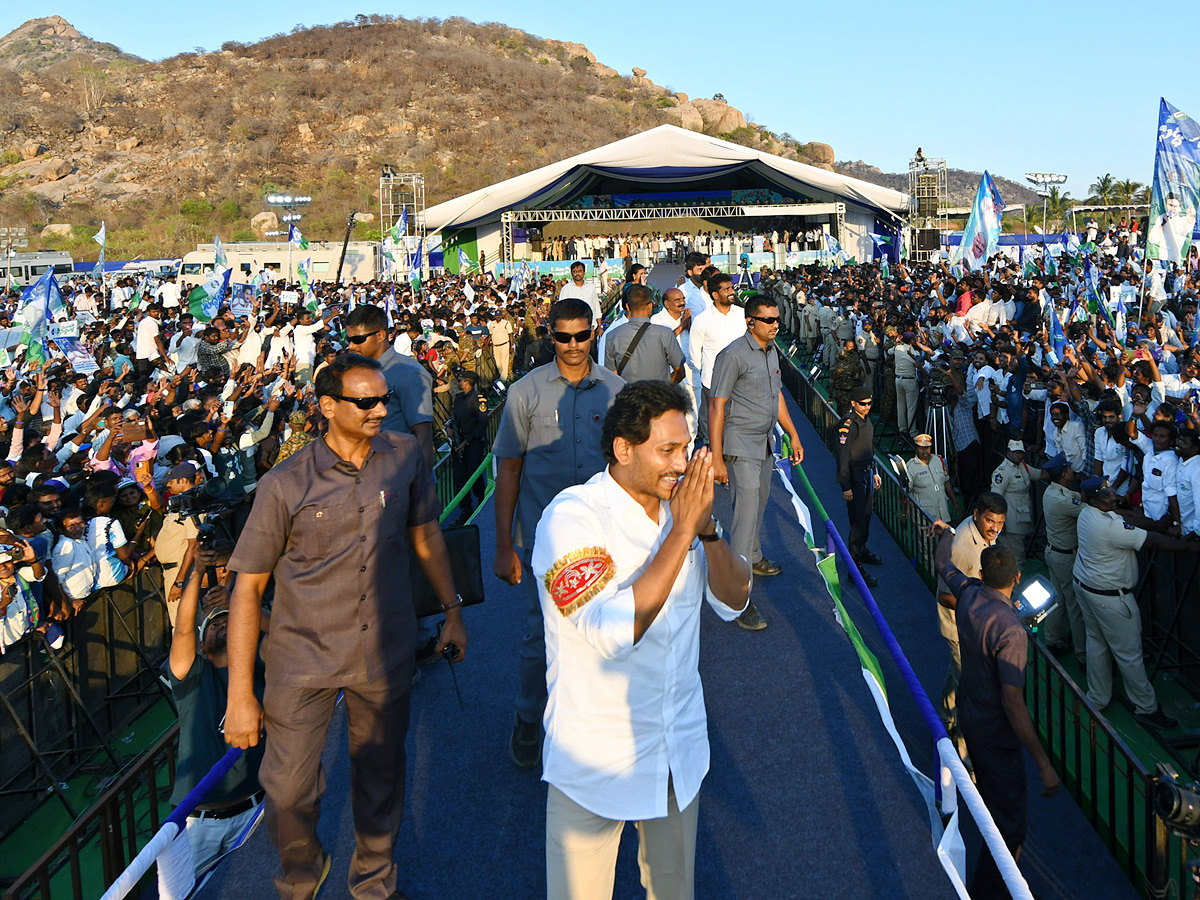 AP CM YS Jagan Memantha Siddham Public Meeting at Puthalapattu Photos - Sakshi2