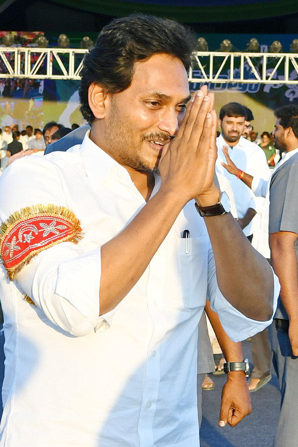 AP CM YS Jagan Memantha Siddham Public Meeting at Puthalapattu Photos - Sakshi12