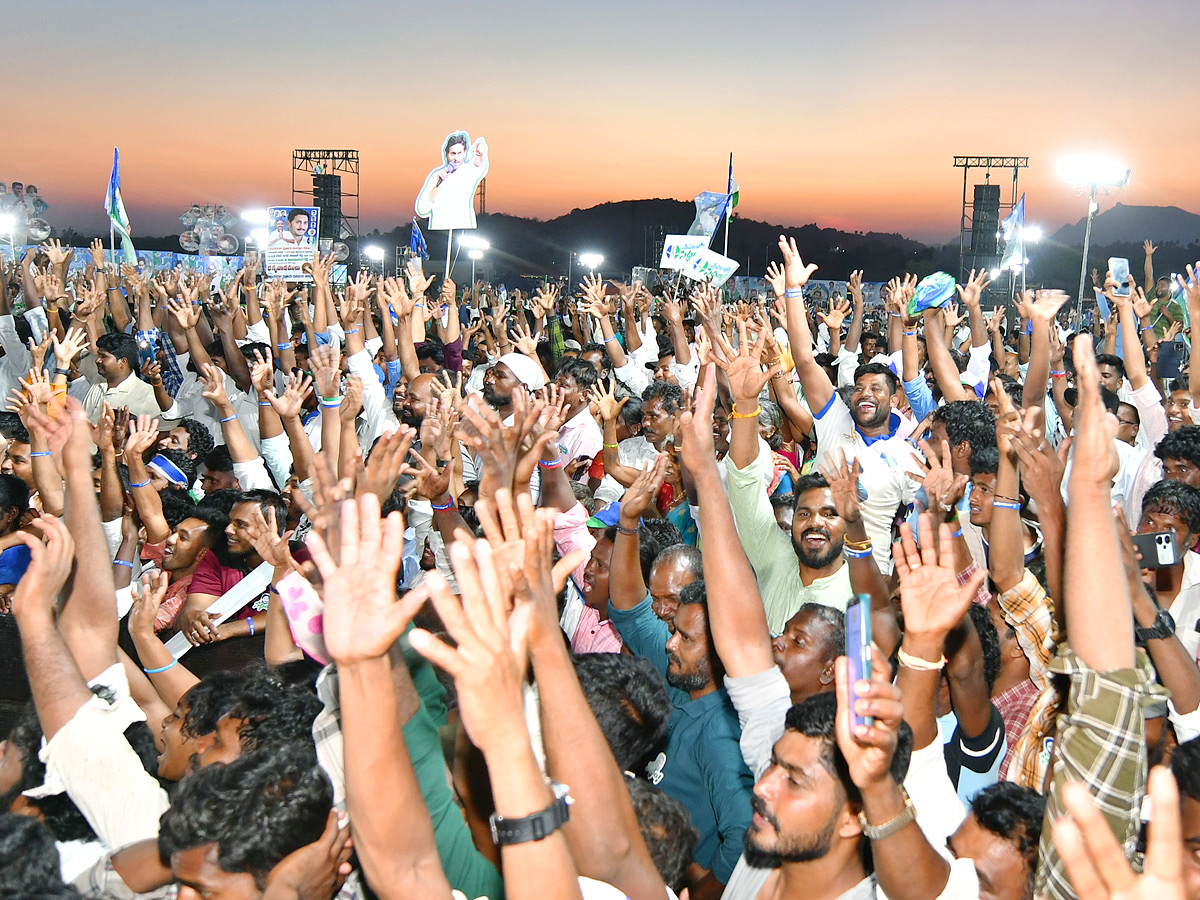 AP CM YS Jagan Memantha Siddham Public Meeting at Puthalapattu Photos - Sakshi5