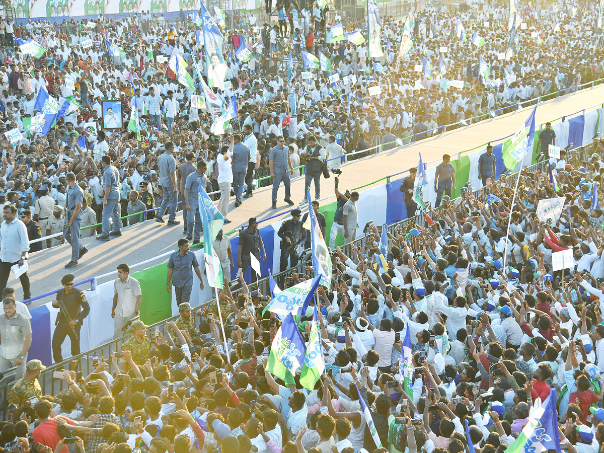 AP CM YS Jagan Memantha Siddham Public Meeting at Puthalapattu Photos - Sakshi7