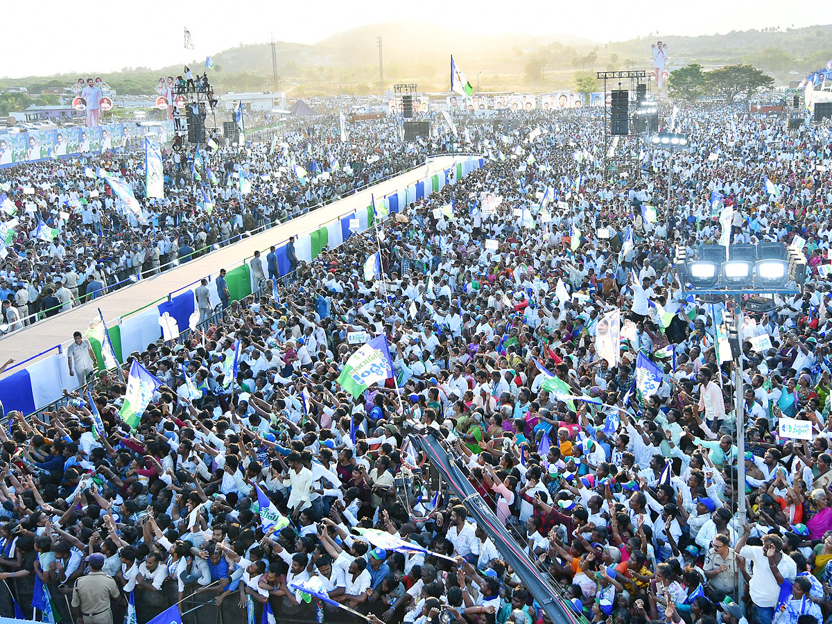 AP CM YS Jagan Memantha Siddham Public Meeting at Puthalapattu Photos - Sakshi8