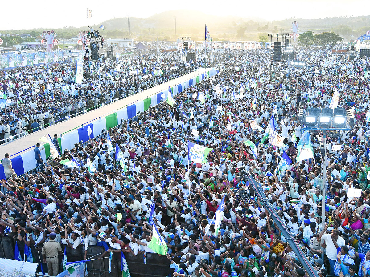 AP CM YS Jagan Memantha Siddham Public Meeting at Puthalapattu Photos - Sakshi9