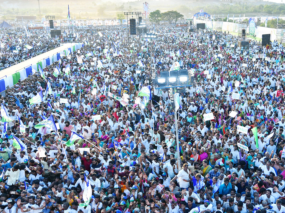 AP CM YS Jagan Memantha Siddham Public Meeting at Puthalapattu Photos - Sakshi10