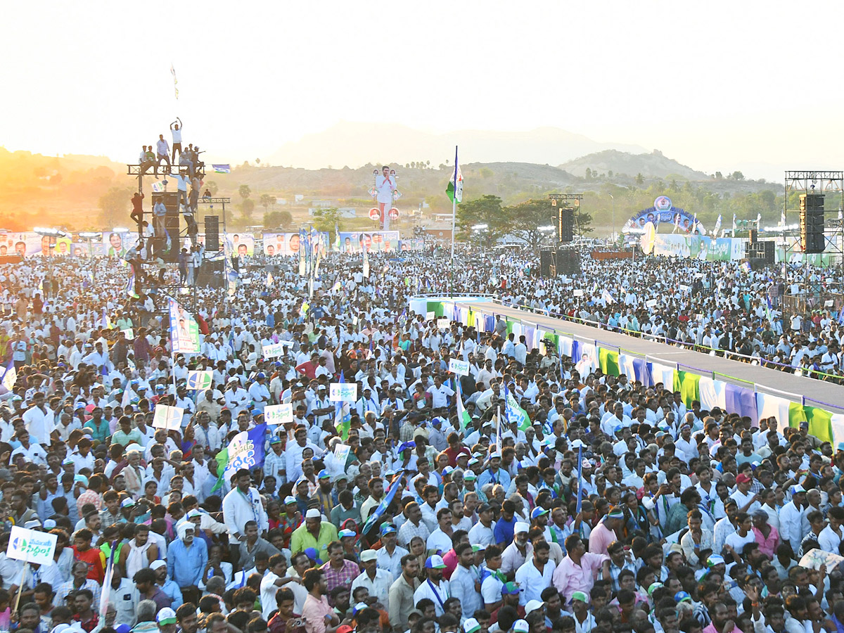 AP CM YS Jagan Memantha Siddham Public Meeting at Puthalapattu Photos - Sakshi11