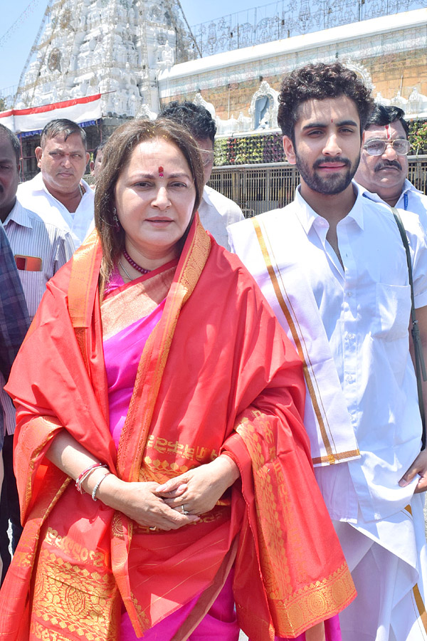 Actress Jaya Prada Visits Tirumala Srivari Temple Photos - Sakshi3