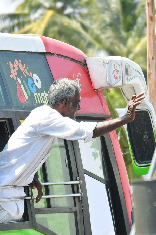 CM YS Jagan Memantha Siddham Bus Yatra at Chittoor District Photos - Sakshi11