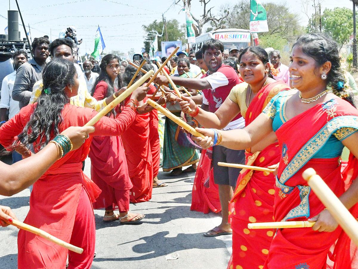 CM YS Jagan Memantha Siddham Bus Yatra at Chittoor District Photos - Sakshi13