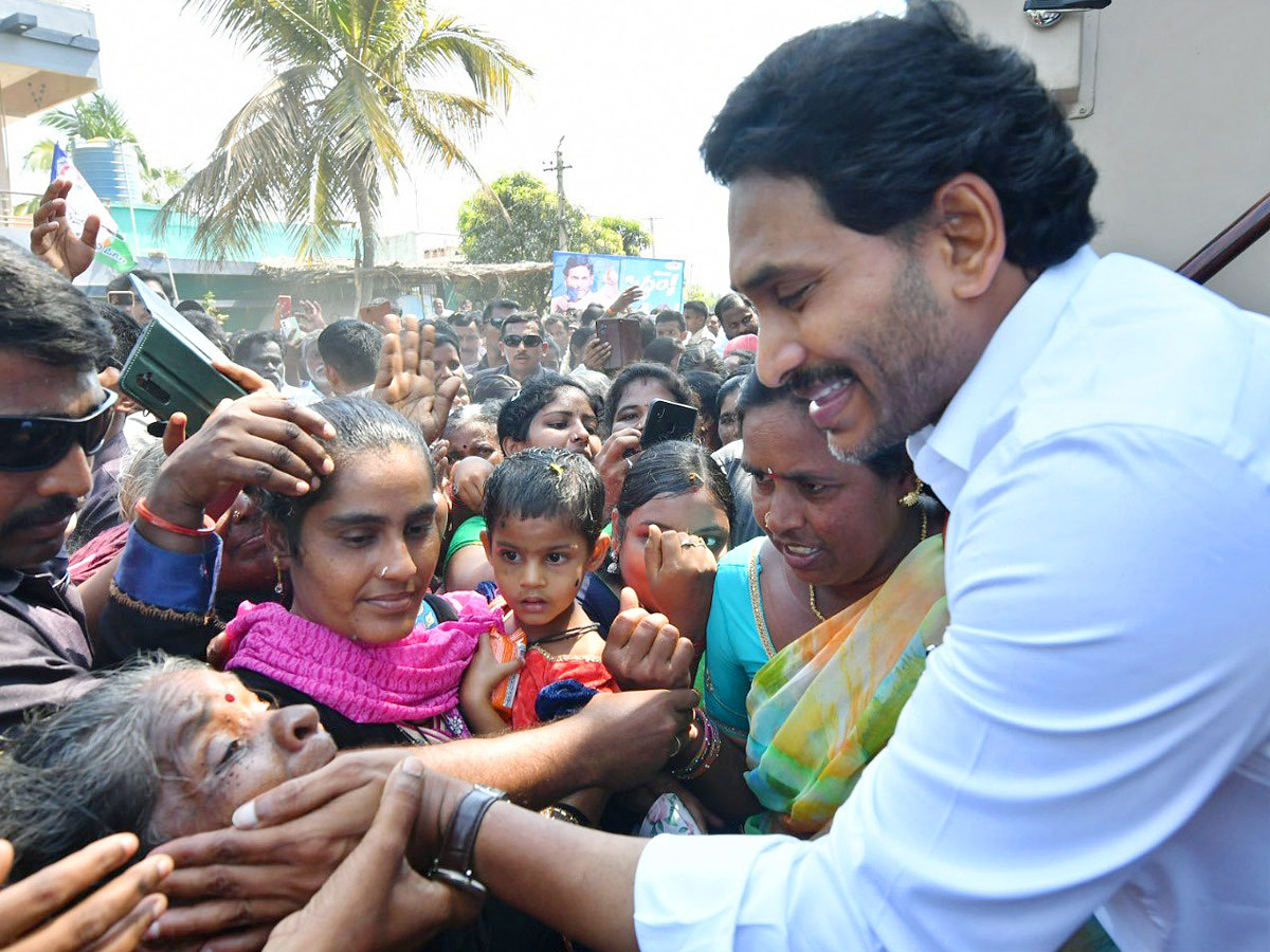 CM YS Jagan Memantha Siddham Bus Yatra at Chittoor District Photos - Sakshi17