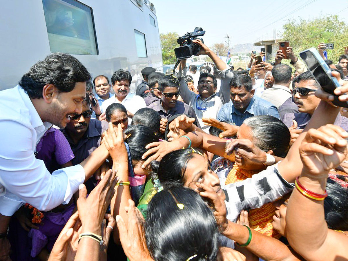 CM YS Jagan Memantha Siddham Bus Yatra at Chittoor District Photos - Sakshi19