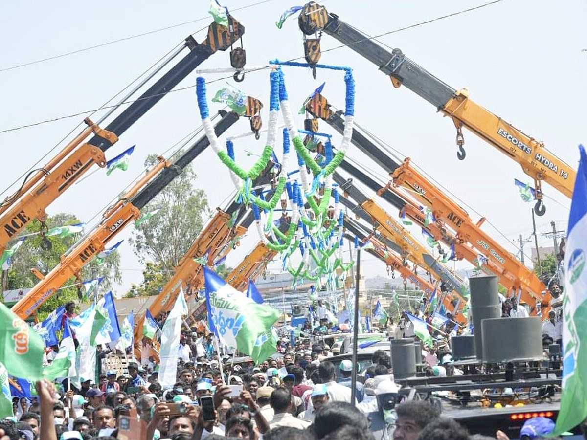 CM YS Jagan Memantha Siddham Bus Yatra at Chittoor District Photos - Sakshi3