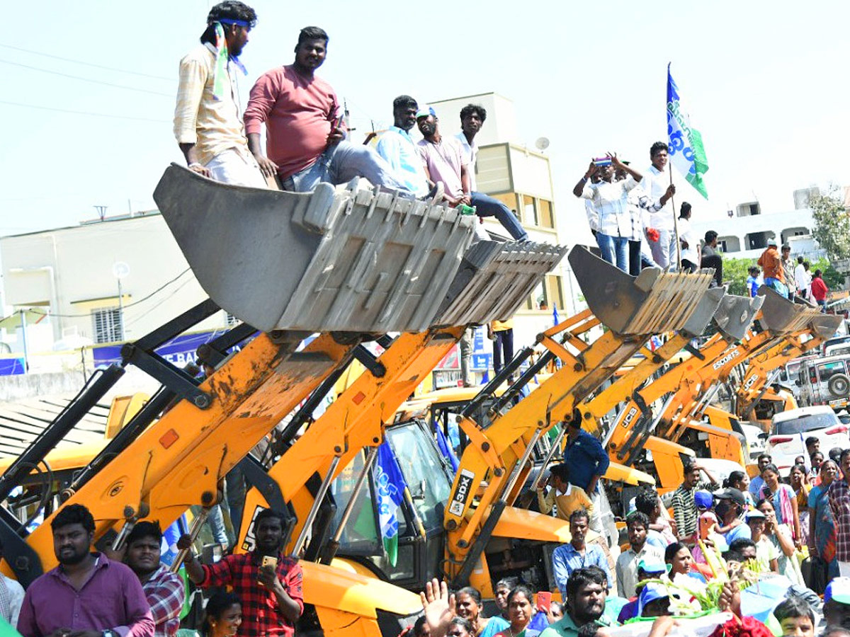 CM YS Jagan Memantha Siddham Bus Yatra at Chittoor District Photos - Sakshi4