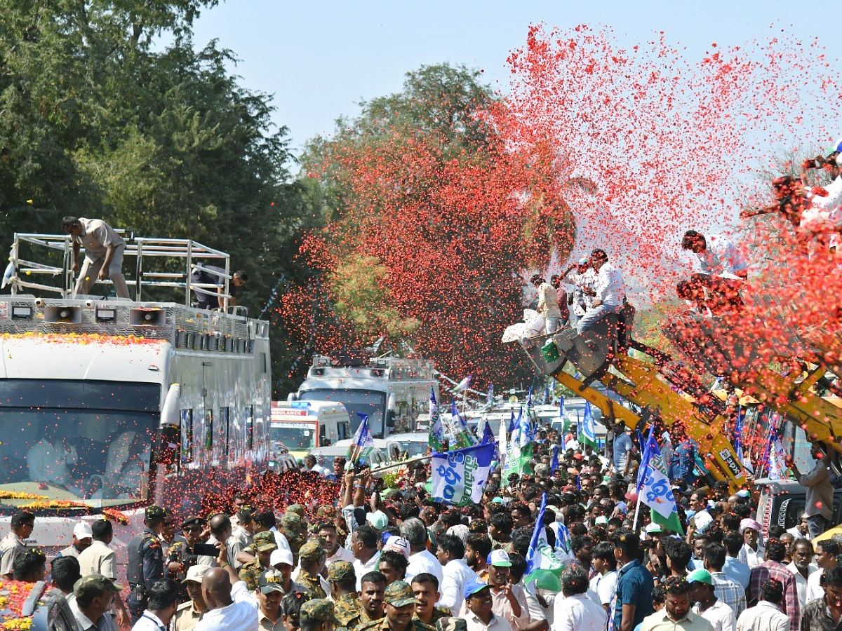 CM YS Jagan Memantha Siddham Bus Yatra at Chittoor District Photos - Sakshi7