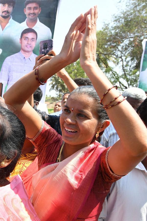 Chittoor: CM Jagan Memantha Siddham Bus Yatra Day 7 Photos - Sakshi11