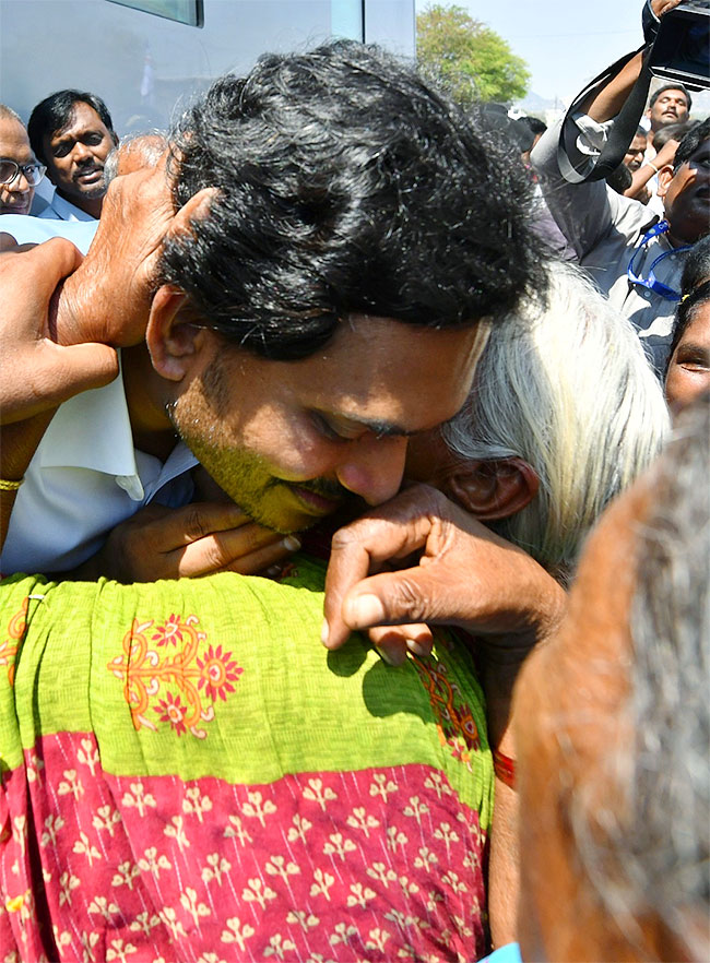 Chittoor: CM Jagan Memantha Siddham Bus Yatra Day 7 Photos - Sakshi12