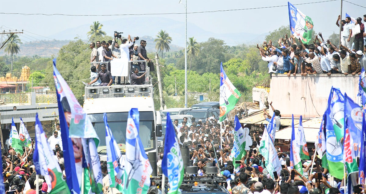 Chittoor: CM Jagan Memantha Siddham Bus Yatra Day 7 Photos - Sakshi17