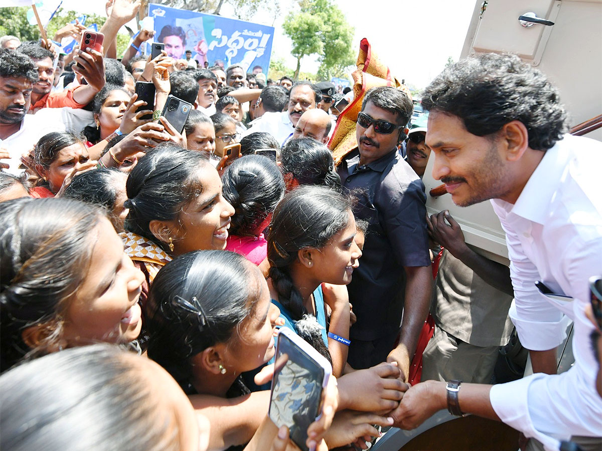 Chittoor: CM Jagan Memantha Siddham Bus Yatra Day 7 Photos - Sakshi22