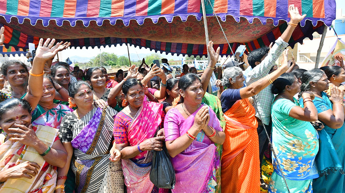 Chittoor: CM Jagan Memantha Siddham Bus Yatra Day 7 Photos - Sakshi9