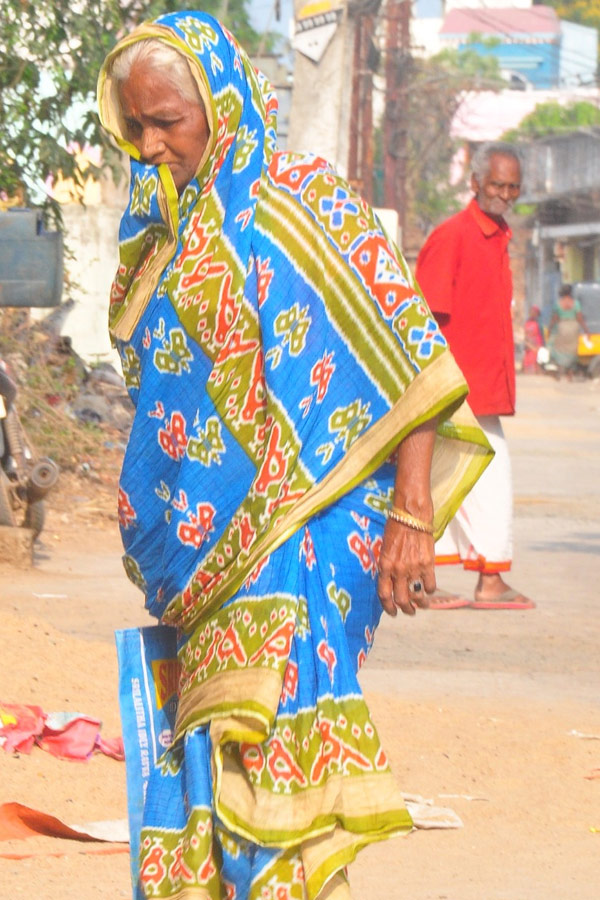 Pensioners Problems For Due To Chandrababu Conspiracy in Andhra Pradesh PHotos - Sakshi5