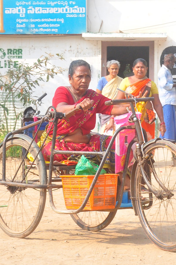 Pensioners Problems For Due To Chandrababu Conspiracy in Andhra Pradesh PHotos - Sakshi6