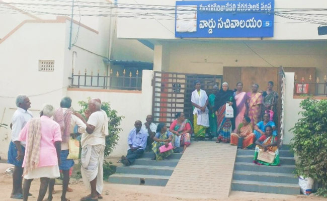 Pensioners Problems For Due To Chandrababu Conspiracy in Andhra Pradesh PHotos - Sakshi7