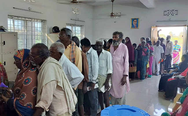 Pensioners Problems For Due To Chandrababu Conspiracy in Andhra Pradesh PHotos - Sakshi10