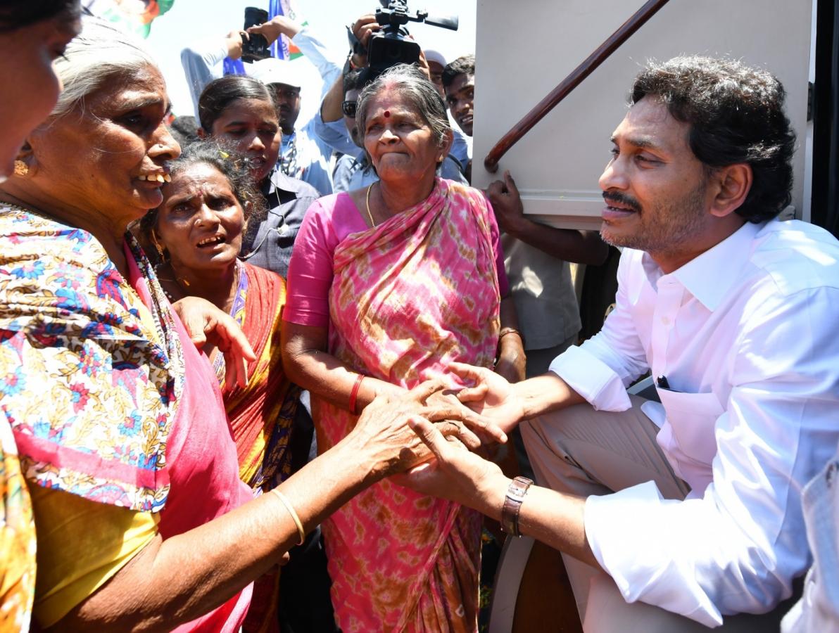 Memantha Siddham cm jagan Bus Yatra Day 8 Photos - Sakshi14