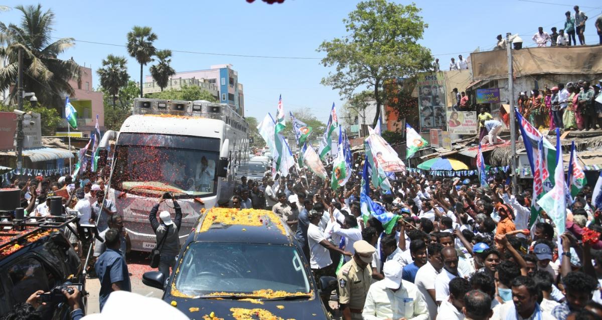 Memantha Siddham cm jagan Bus Yatra Day 8 Photos - Sakshi22